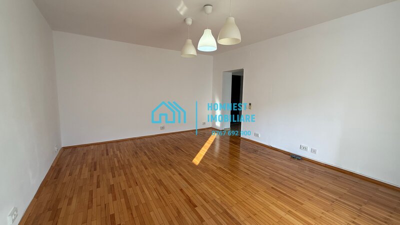 Bulevardul Burebista nr. 1, Piata Alba Iulia, garsoniera.