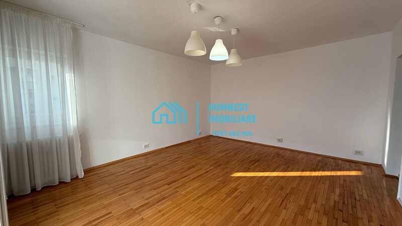 Bulevardul Burebista nr. 1, Piata Alba Iulia, garsoniera.