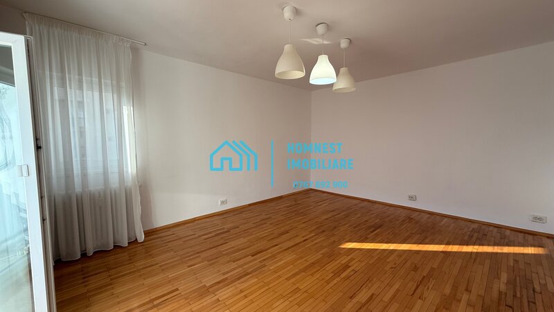 Bulevardul Burebista nr. 1, Piata Alba Iulia, garsoniera.