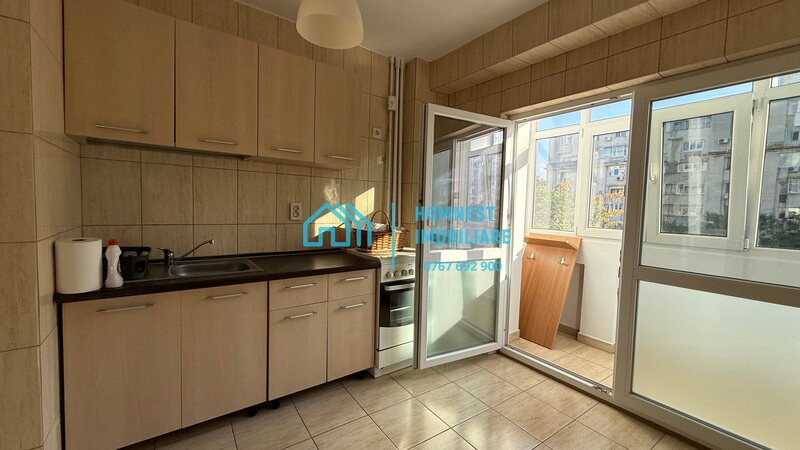 Bulevardul Burebista nr. 1, Piata Alba Iulia, garsoniera.