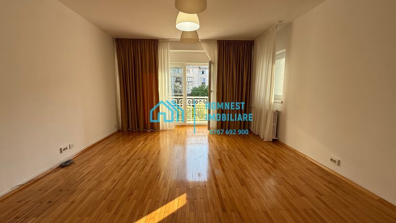 Bulevardul Burebista nr. 1, Piata Alba Iulia, garsoniera.