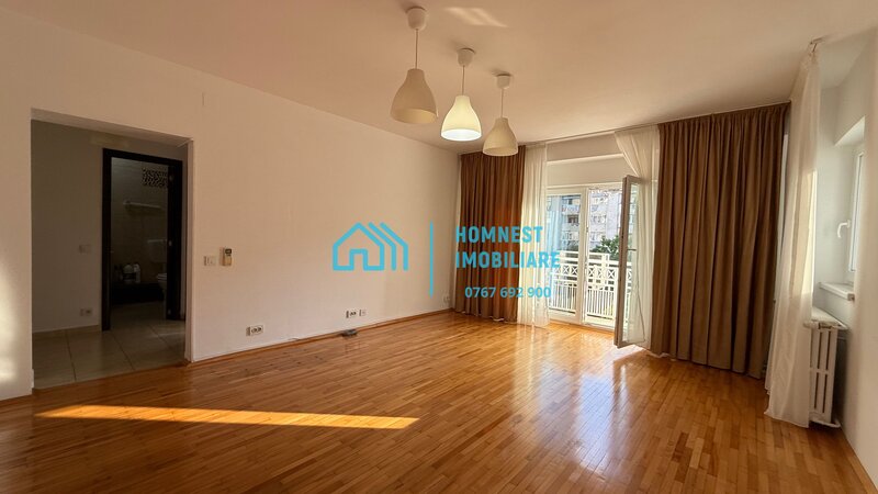 Bulevardul Burebista nr. 1, Piata Alba Iulia, garsoniera.