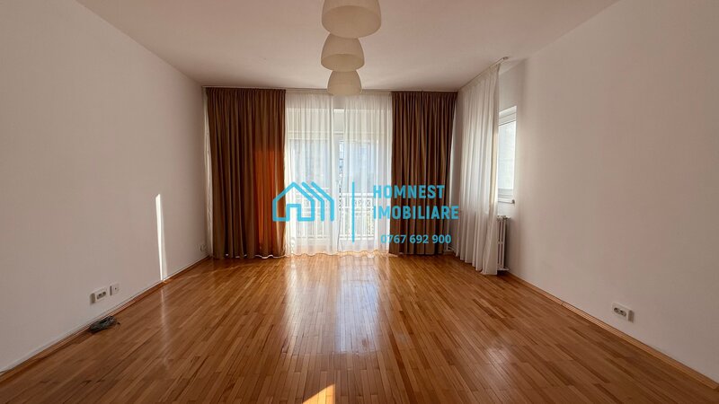 Bulevardul Burebista nr. 1, Piata Alba Iulia, garsoniera.